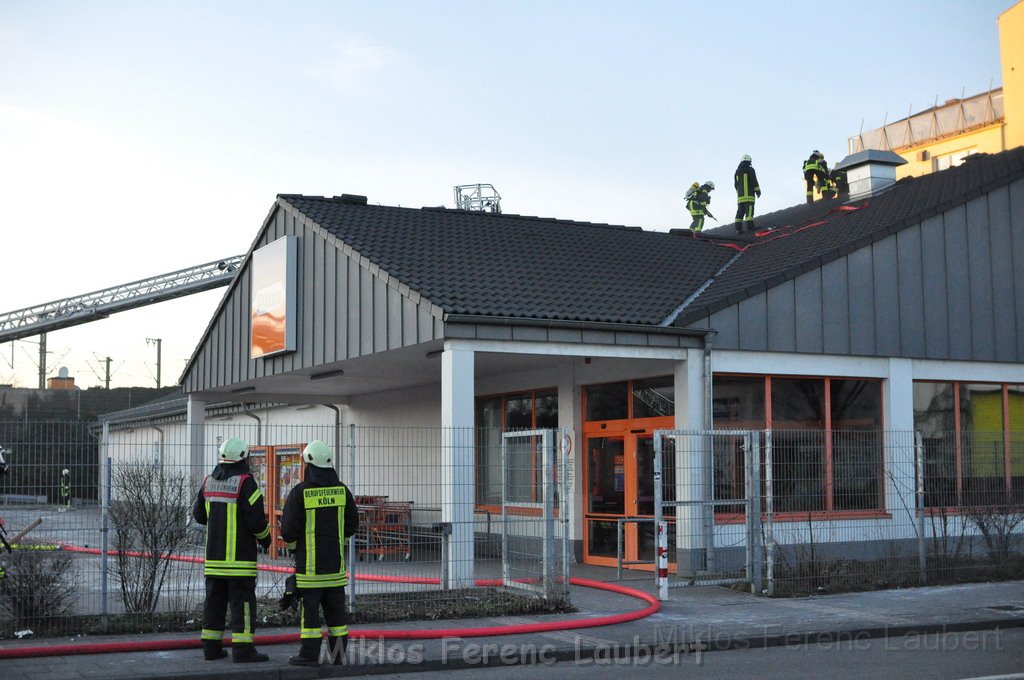 Feuer Plusmarkt Koeln Ehrenfeld Vogelsangerstr P12.JPG